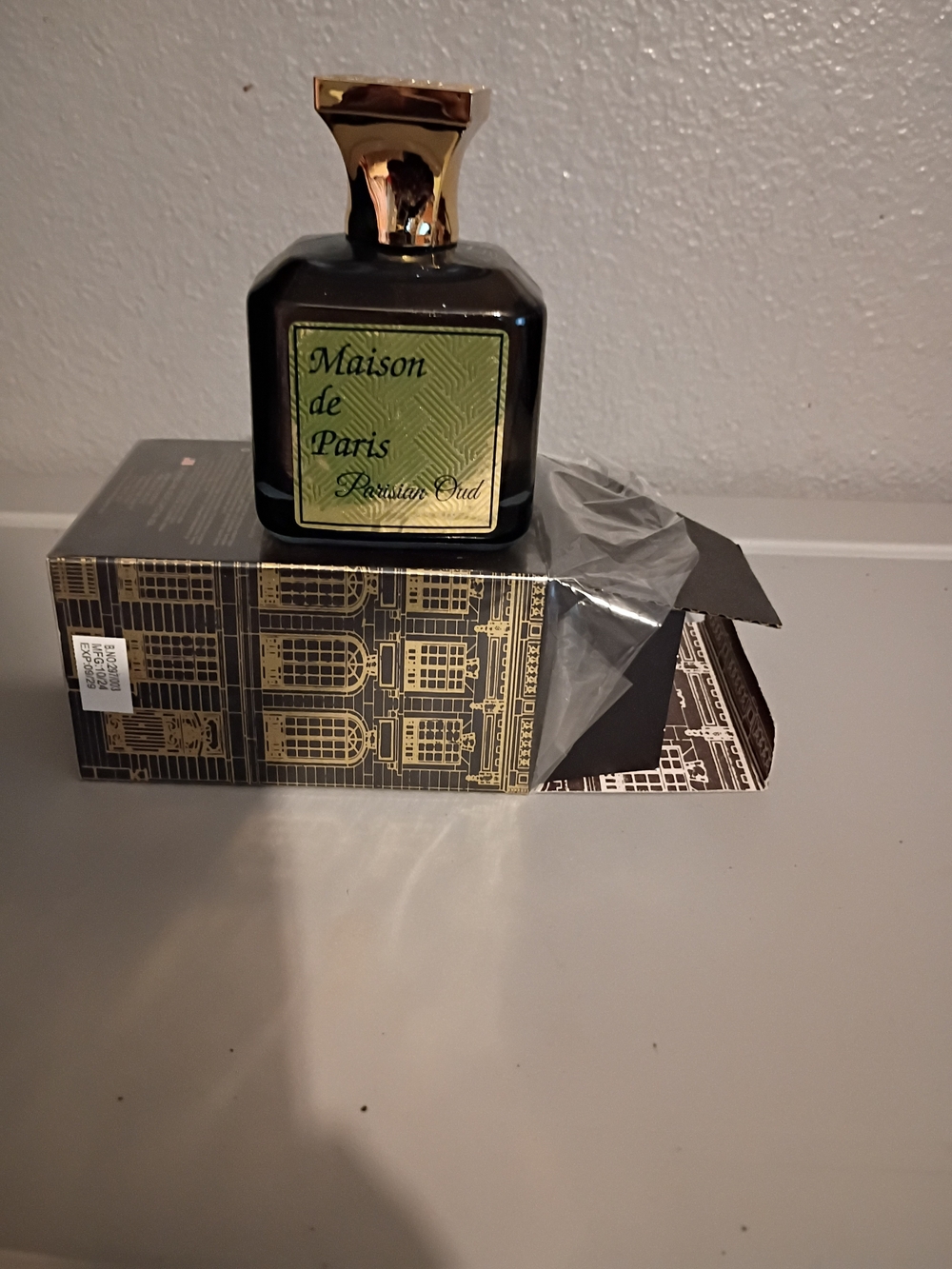 Men’s Perfume - Black & Gold Bottle